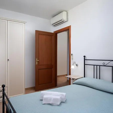 Homey Experience - Central Stay La Maddalena  Exterior photo